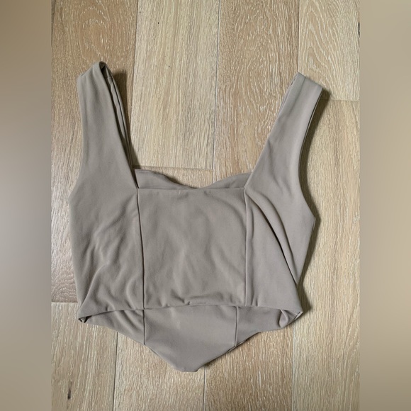 Gold Hinge Crop Top - Picture 2 of 3